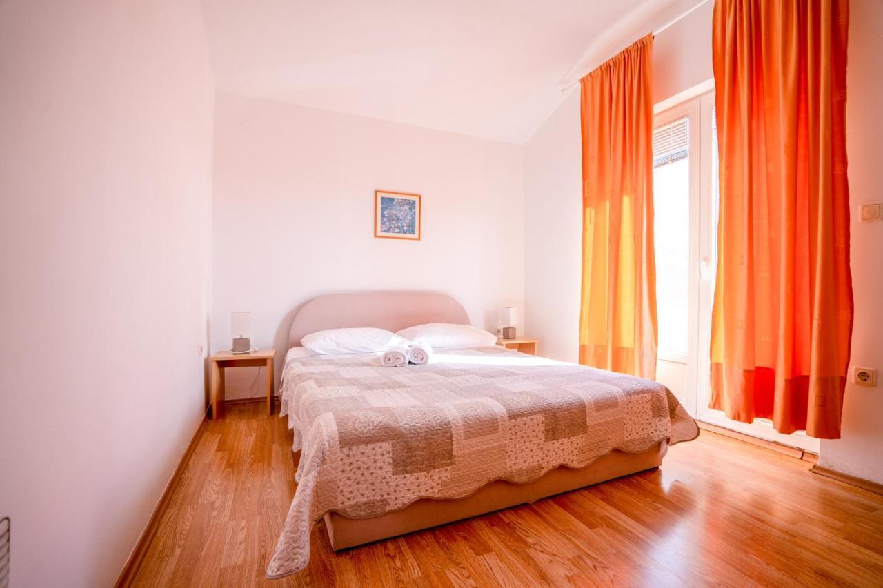 Apartments Valentin Privlaka  Esterno foto
