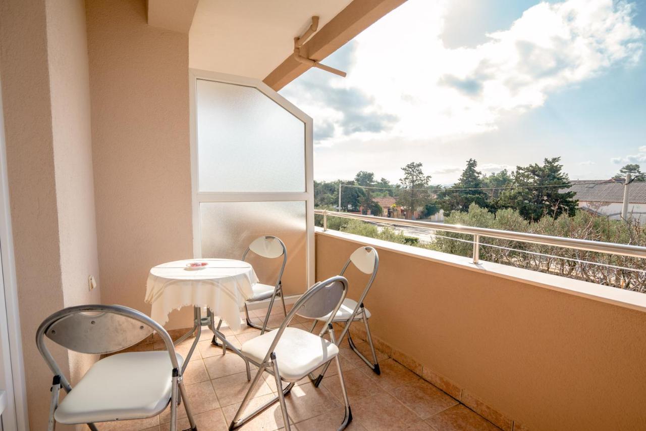 Apartments Valentin Privlaka  Esterno foto